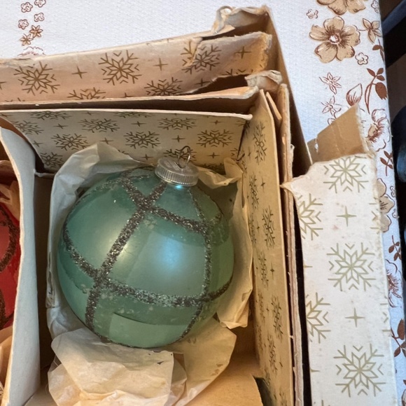 Gorgeous Vintage Ornaments From West Germany - Picture 7 of 8